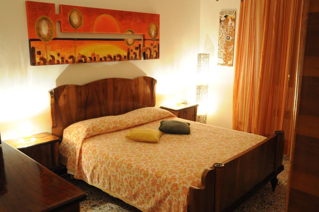 Casa Tarragona Bed and Breakfast Alghero Rum bild